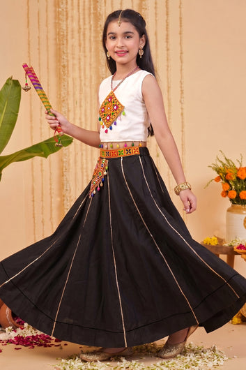 Girls Black Silk Blend Embellished Lehenga And Choli Set For Traditional Look