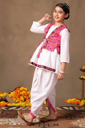 Girls Pink Cotton Blend Solid A-Line Waistcoat And Kurta With Dhoti Set