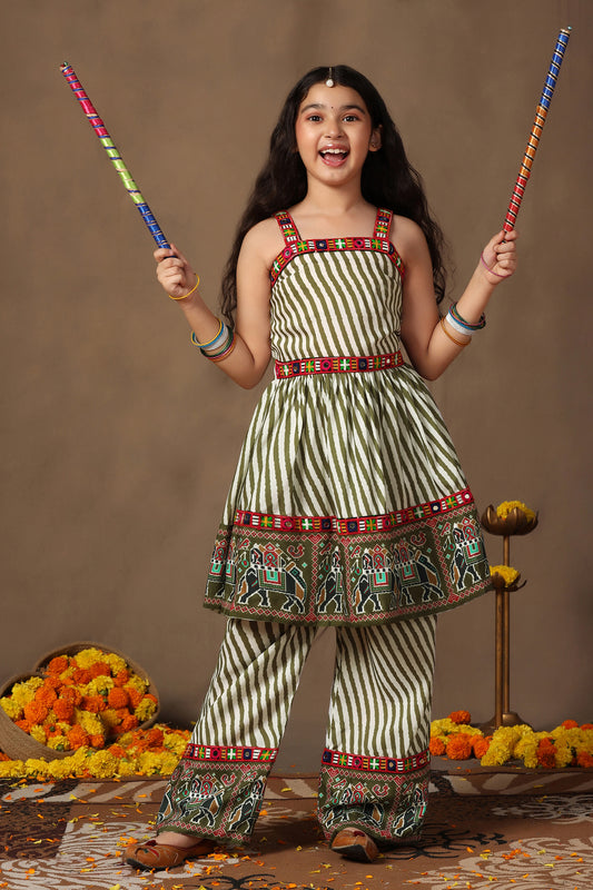 Girls Green Cotton Blend Printed A-Line Kurta With Trouser Set