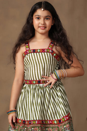 Girls Green Cotton Blend Printed A-Line Kurta With Trouser Set