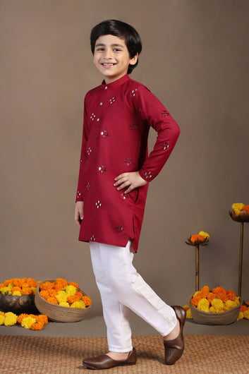 Boys Red Cotton Blend Embroidered Straight Kurta With Payjama Set