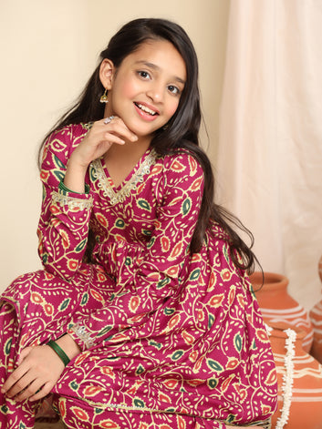 Girls Dark Pink Slub Straight Empire Waist Straight Kurta With Pant Set