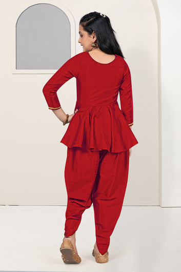 Girls Red Taffeta Solid Kurta With Dhoti Set