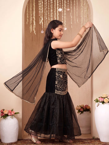 Girls Black Silk Blend Bead Bead Embroidery Lehenga Choli With Dupatta Ethnic Set