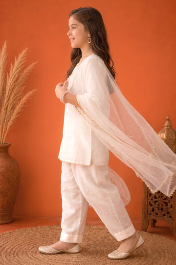 Girls White Silk Blend Embroidered Kurta with Dupatta and Pyjama Girls Ethnic Set