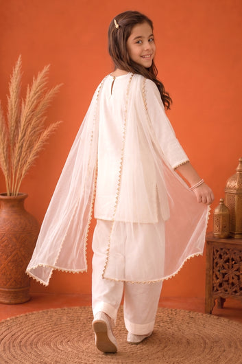 Girls White Silk Blend Embroidered Kurta with Dupatta and Pyjama Girls Ethnic Set