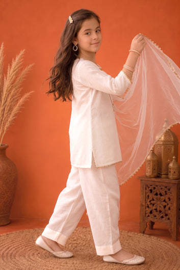 Girls White Silk Blend Embroidered Kurta with Dupatta and Pyjama Girls Ethnic Set