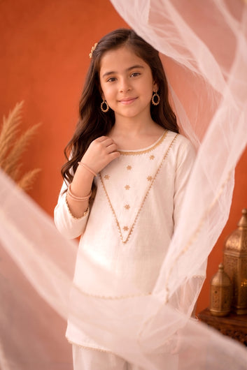Girls White Silk Blend Embroidered Kurta with Dupatta and Pyjama Girls Ethnic Set