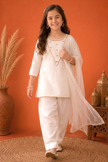 Girls White Silk Blend Embroidered Kurta with Dupatta and Pyjama Girls Ethnic Set