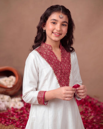 Girls Off White Roman Silk kurta Dhoti & Dupatta Set