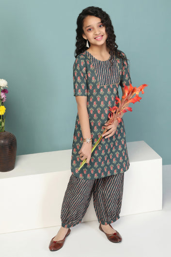 Girls Green Cotton Paisley Printed Cotton Kurta With Trouser Set