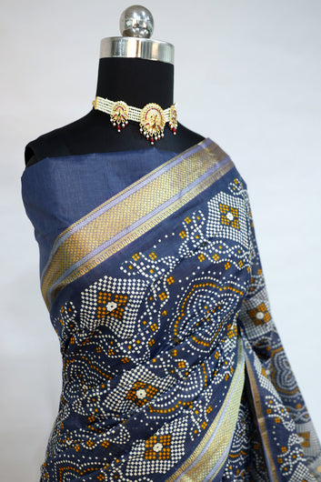Womens Grey Bandhani Print Cotton Saree With Unstitched Blouse