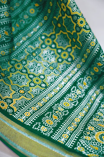 Womens Green Bandhani Print Cotton Saree With Unstitched Blouse