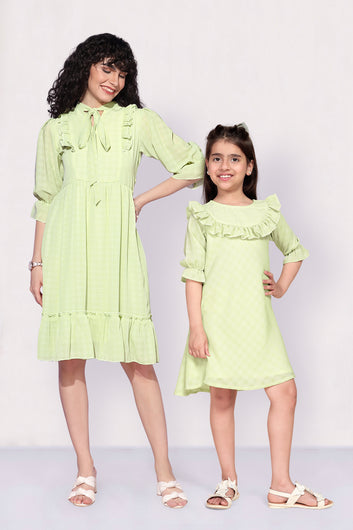Pista Checks Pattern Mother-Daughter Ruffle Dress